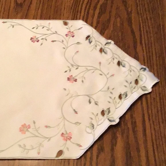 Embroidered Table Runner - Picture 4 of 4